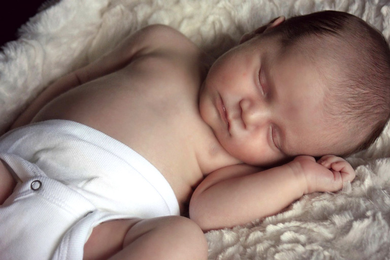 Jak położyć dziecko spać – 10 kroków do wyciszenia.